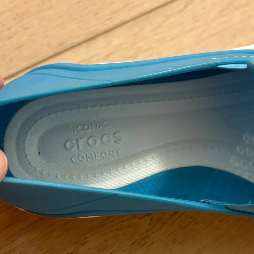 NWOT Crocs Blue Women's Flats - Picture 2 of 4